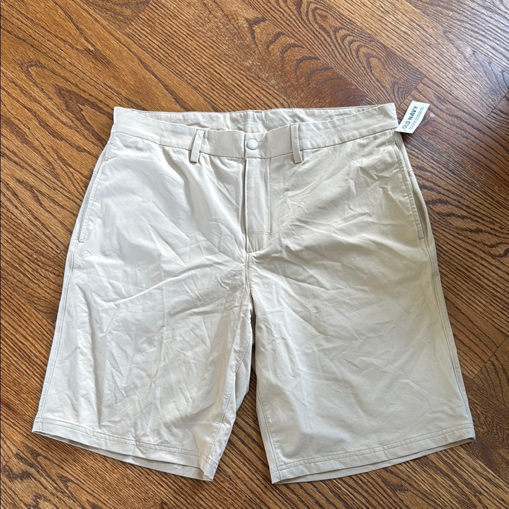 Old Navy Men's Cream Flat Front Shorts